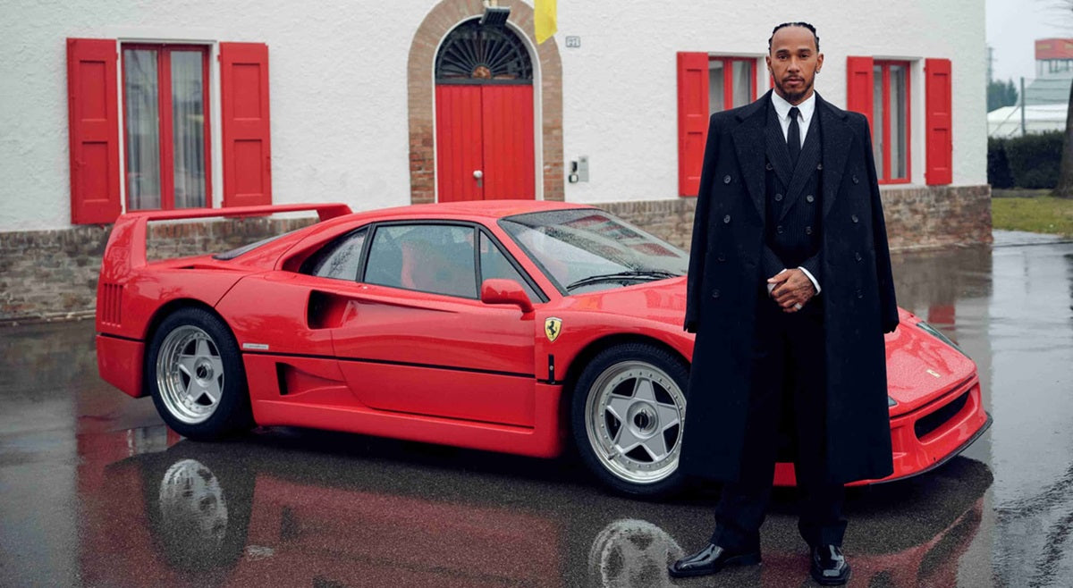 L'image célèbre : Hamilton voulait une Ferrari noire, Ferrari a dit non.