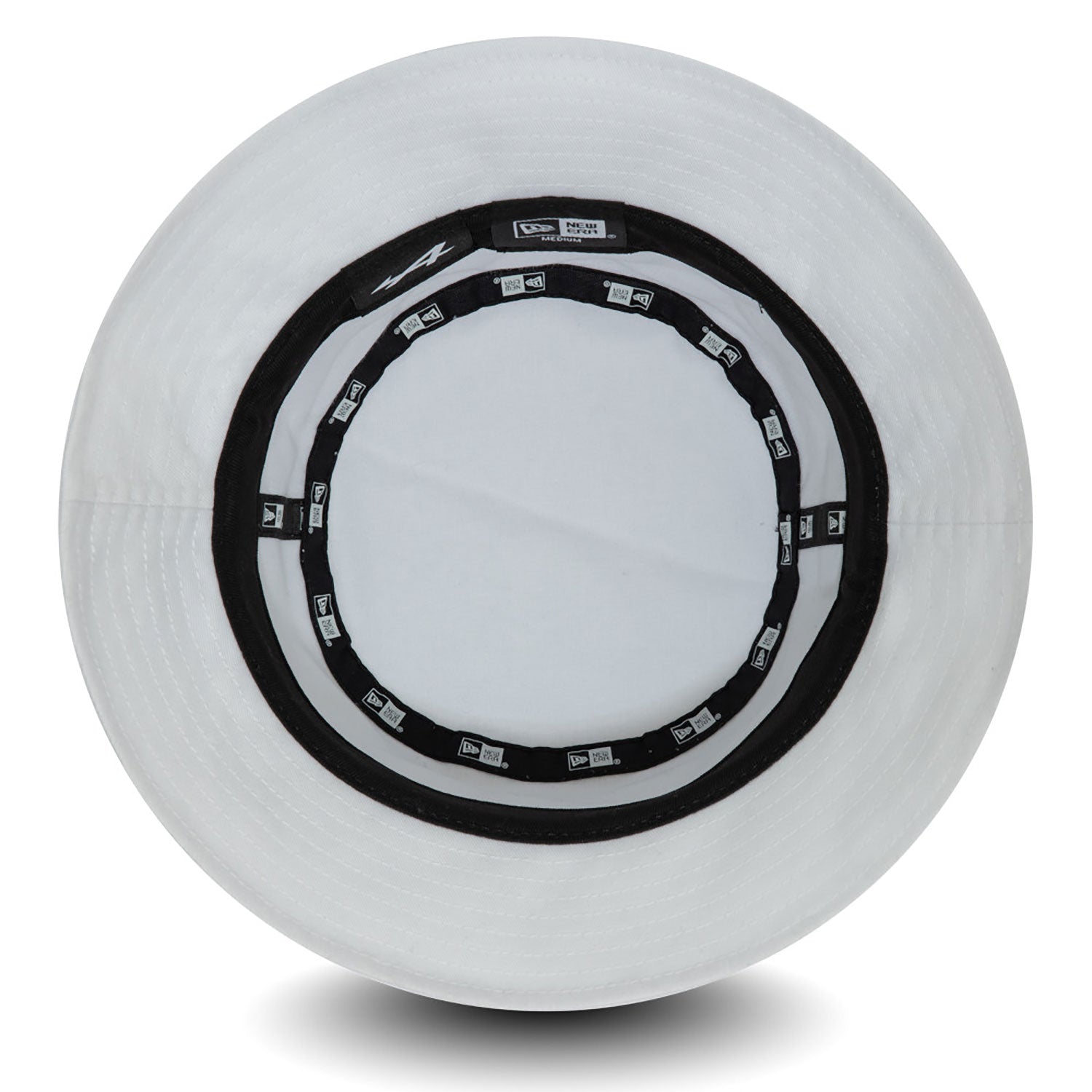 Gorra Alpine, New Era, insignia de metal, blanca