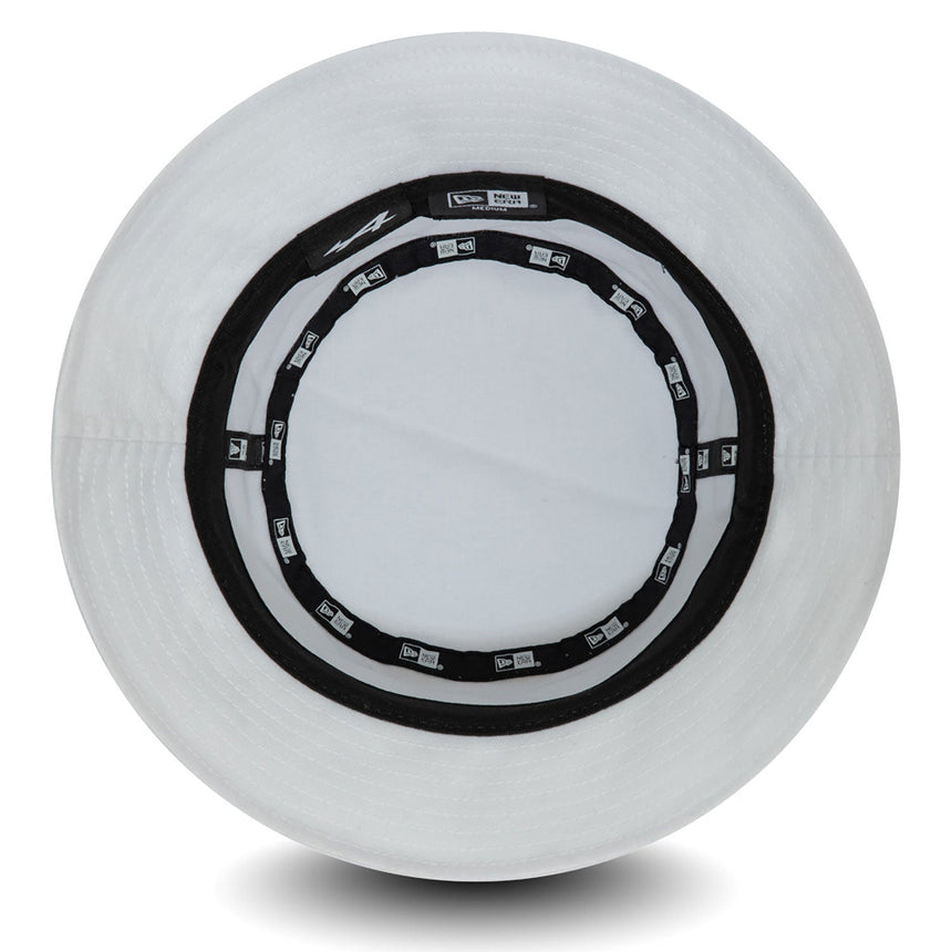 Gorra Alpine, New Era, insignia de metal, blanca