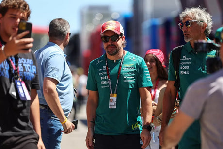 Alonso prolonge chez Aston Martin malgré les doutes réglementaires