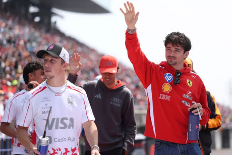 Leclerc ajuste le logiciel de son volant chez Ferrari