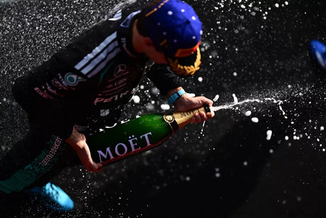 Russell explique ses problèmes logiciels chez Mercedes