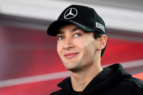 Mercedes explique la chute de Russell au départ