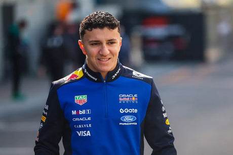 Mekies attend des progrès d’Isack Hadjar chez Red Bull