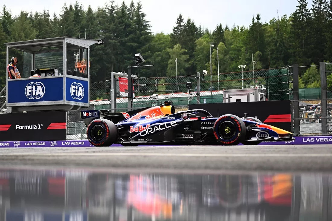 Red Bull explique la pénalité de Verstappen