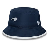 Chapeau bucket McLaren x Reiss, saisonnier, à coupe fuselée, New Era, 9FORTY, bleu