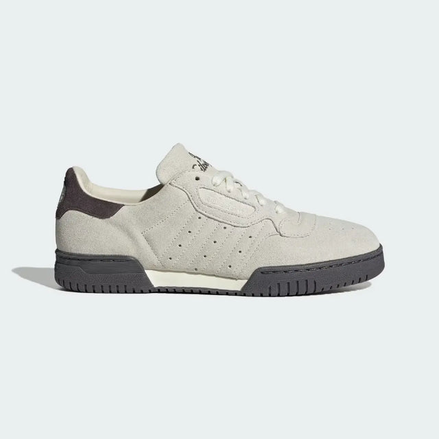 Chaussures Mercedes adidas Powerphase, blanches