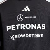 MERCEDES_-_AMG_PETRONAS_FORMULA_1_TEAM_DRIVER_HOOD_Sweatshirt_Black_KF0166_42_detail-web-use.webp